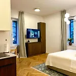 Josephine Apartment Split