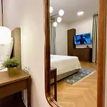 Josephine Apartment *