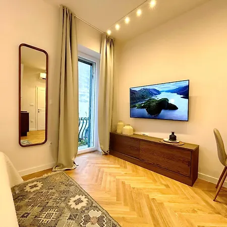 Josephine Apartment